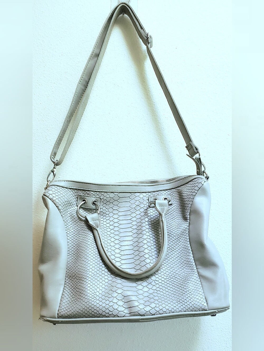 Women's Gray Textured Satchel Handbag - Elegant Everyday Tote - Picture 2 of 4